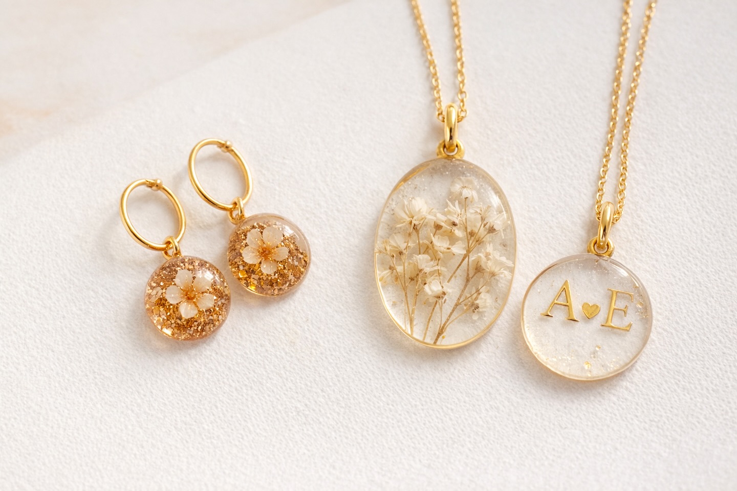 Bijoux résine fleurs séchées et inclusions or